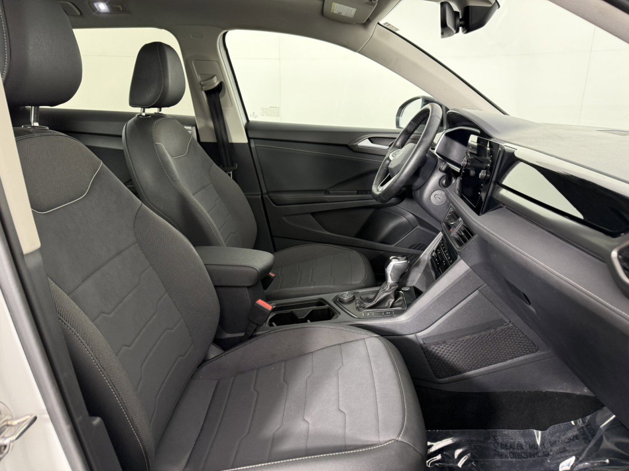 Used 2025 Volkswagen Taos SE AWD/4WD image 10