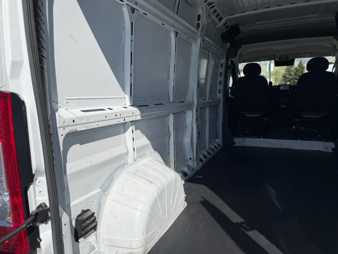 Used 2024 RAM ProMaster 2500 w/ Convenience Group image 22