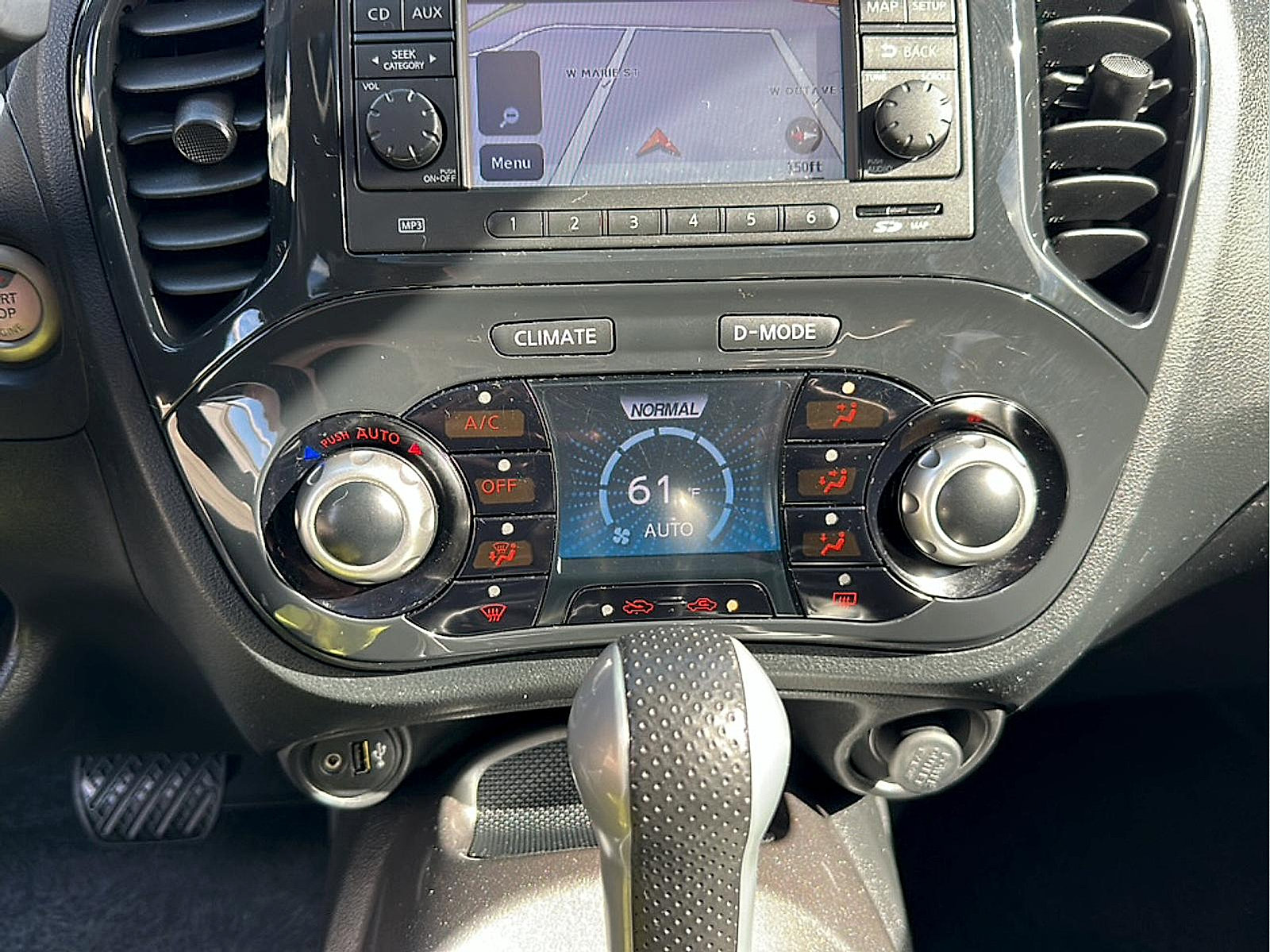 Used 2014 Nissan Juke SL AWD/4WD image 17