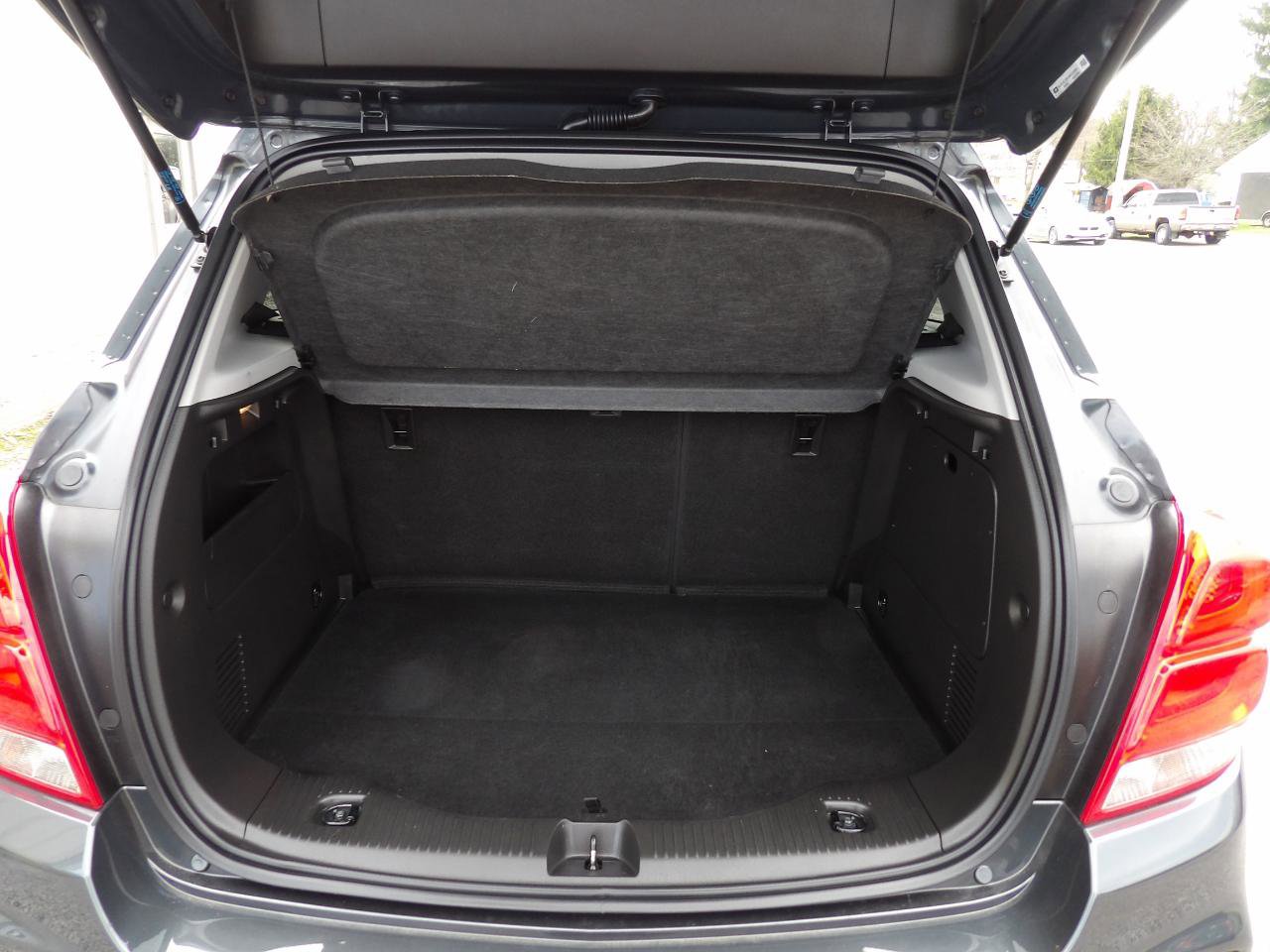 Used 2018 Chevrolet Trax LT w/ LT Convenience Package FWD image 5