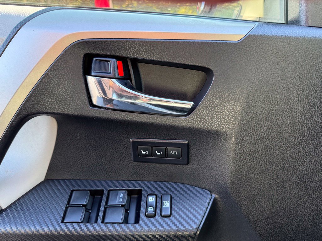 Used 2013 Toyota RAV4 Limited AWD/4WD image 27