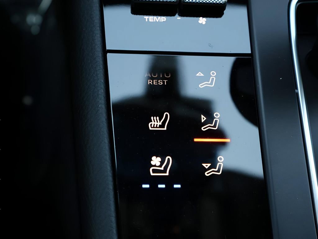 Certified 2025 Porsche Macan Turbo image 27