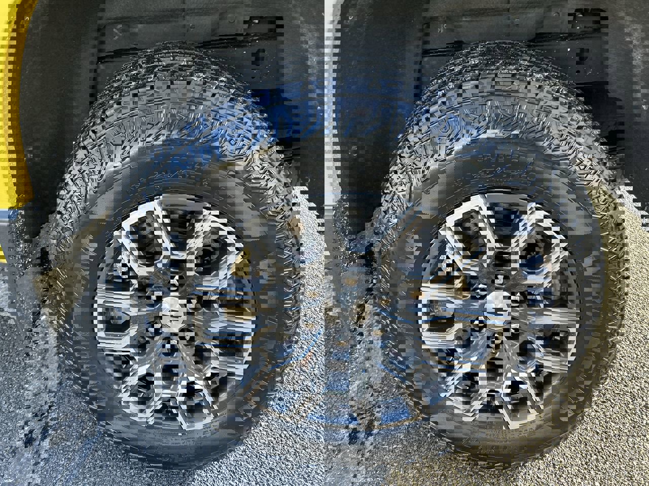 Used 2023 Chevrolet Colorado Z71 w/ Z71 Convenience Package 2 image 10