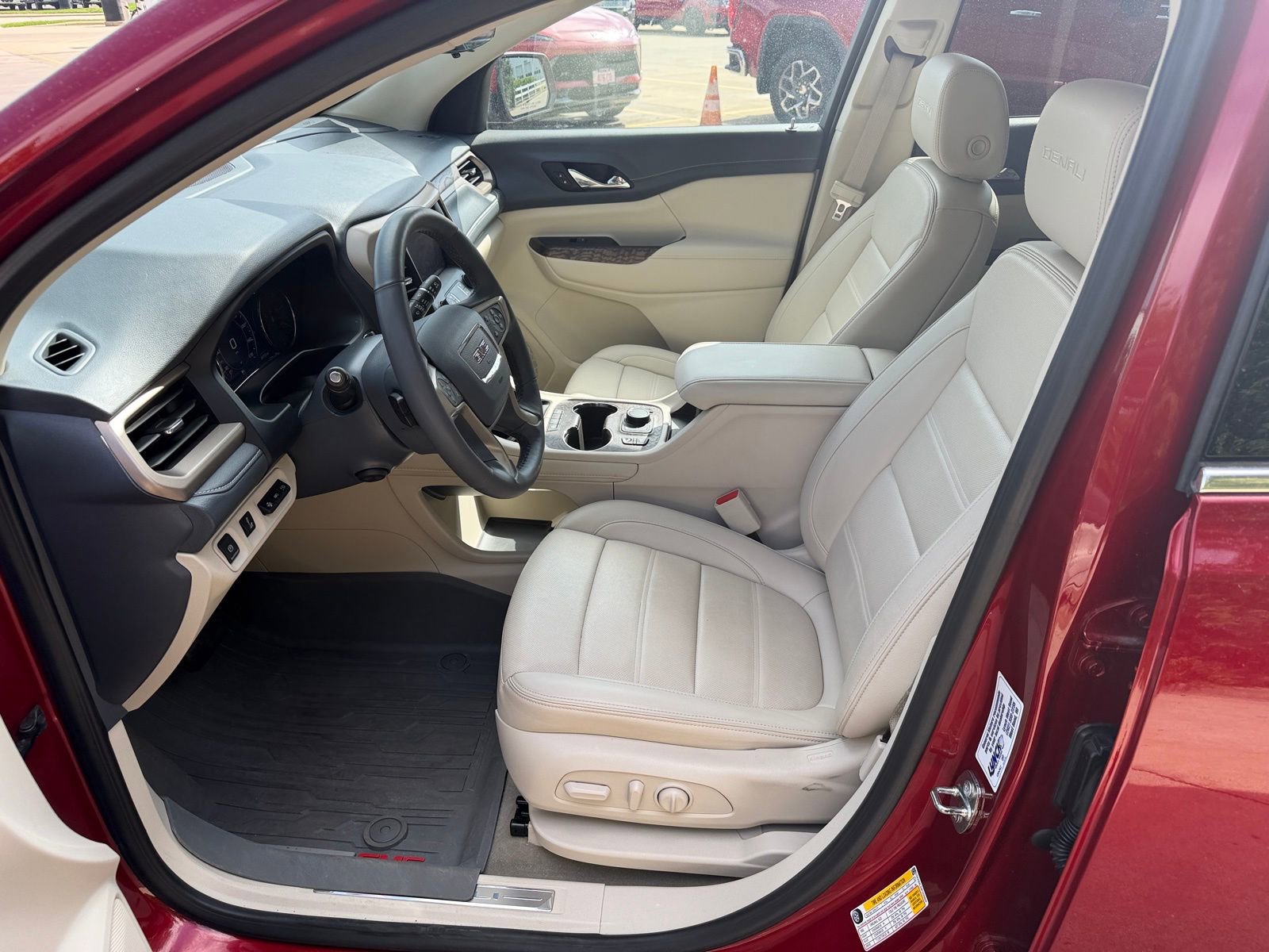 Used 2023 GMC Acadia Denali w/ Denali Ultimate Package AWD/4WD image 10