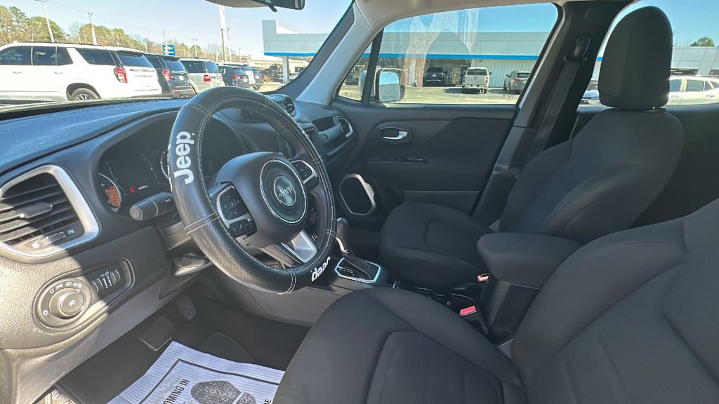 Used 2018 Jeep Renegade Latitude image 11