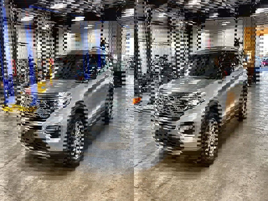 Used 2022 Ford Explorer Limited image 3