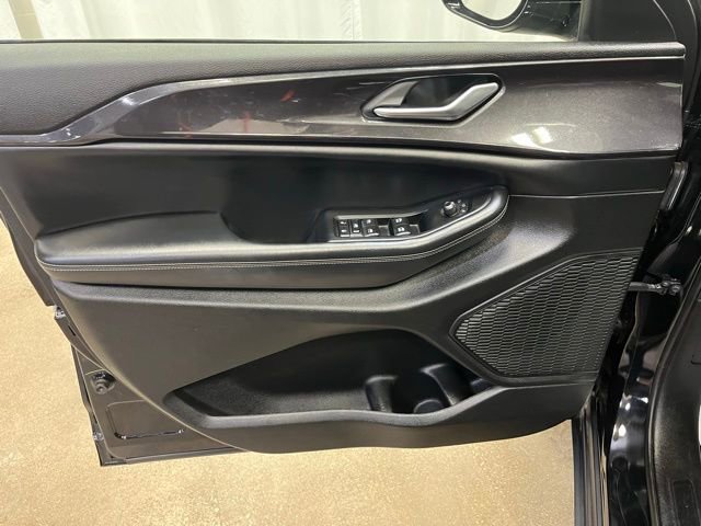 Used 2023 Jeep Grand Cherokee Altitude image 13