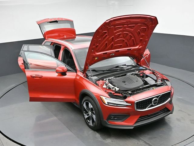 Used 2025 Volvo V60 B5 Cross Country Plus AWD/4WD image 47