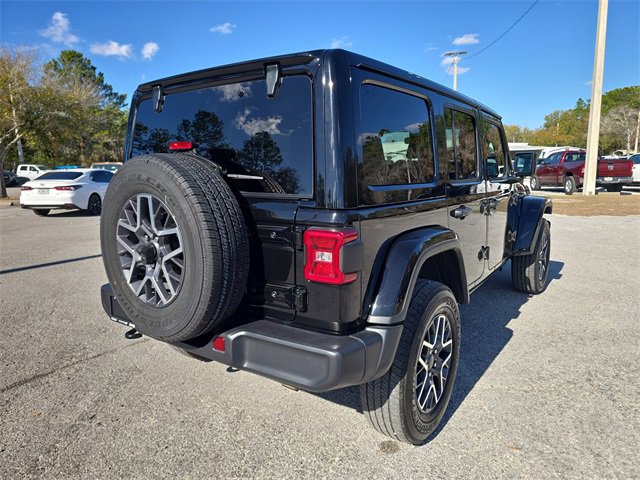 Used 2025 Jeep Wrangler Sahara image 4