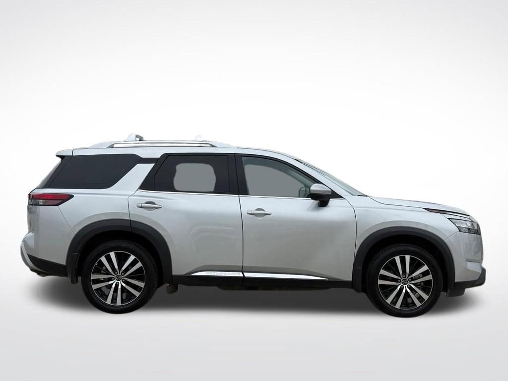 Used 2023 Nissan Pathfinder Platinum AWD/4WD image 2