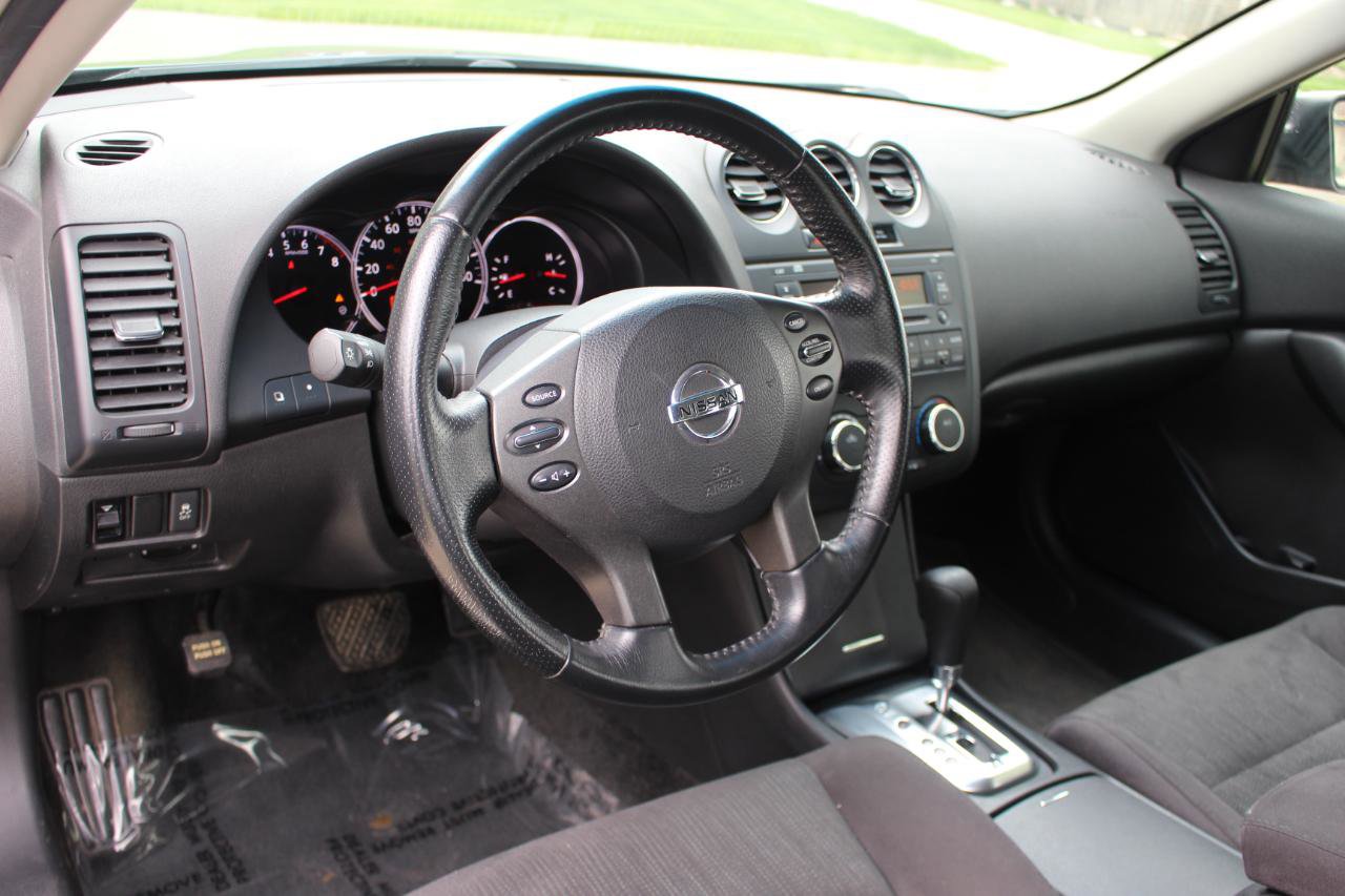 Used 2011 Nissan Altima 3.5 SR FWD image 15