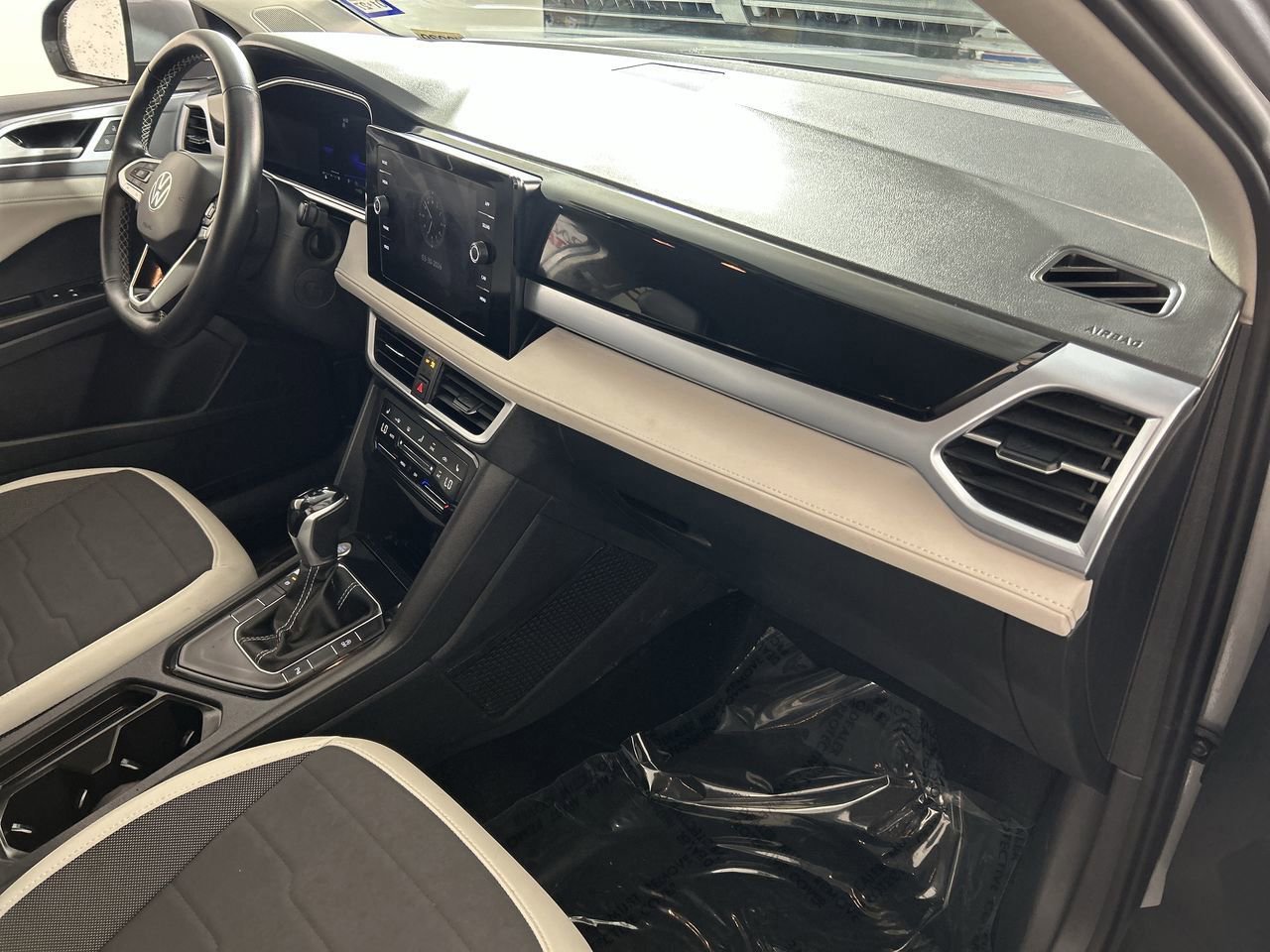 Used 2025 Volkswagen Taos SE image 26