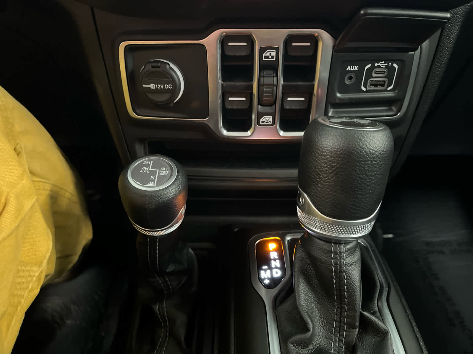 Used 2025 Jeep Wrangler Sahara image 23