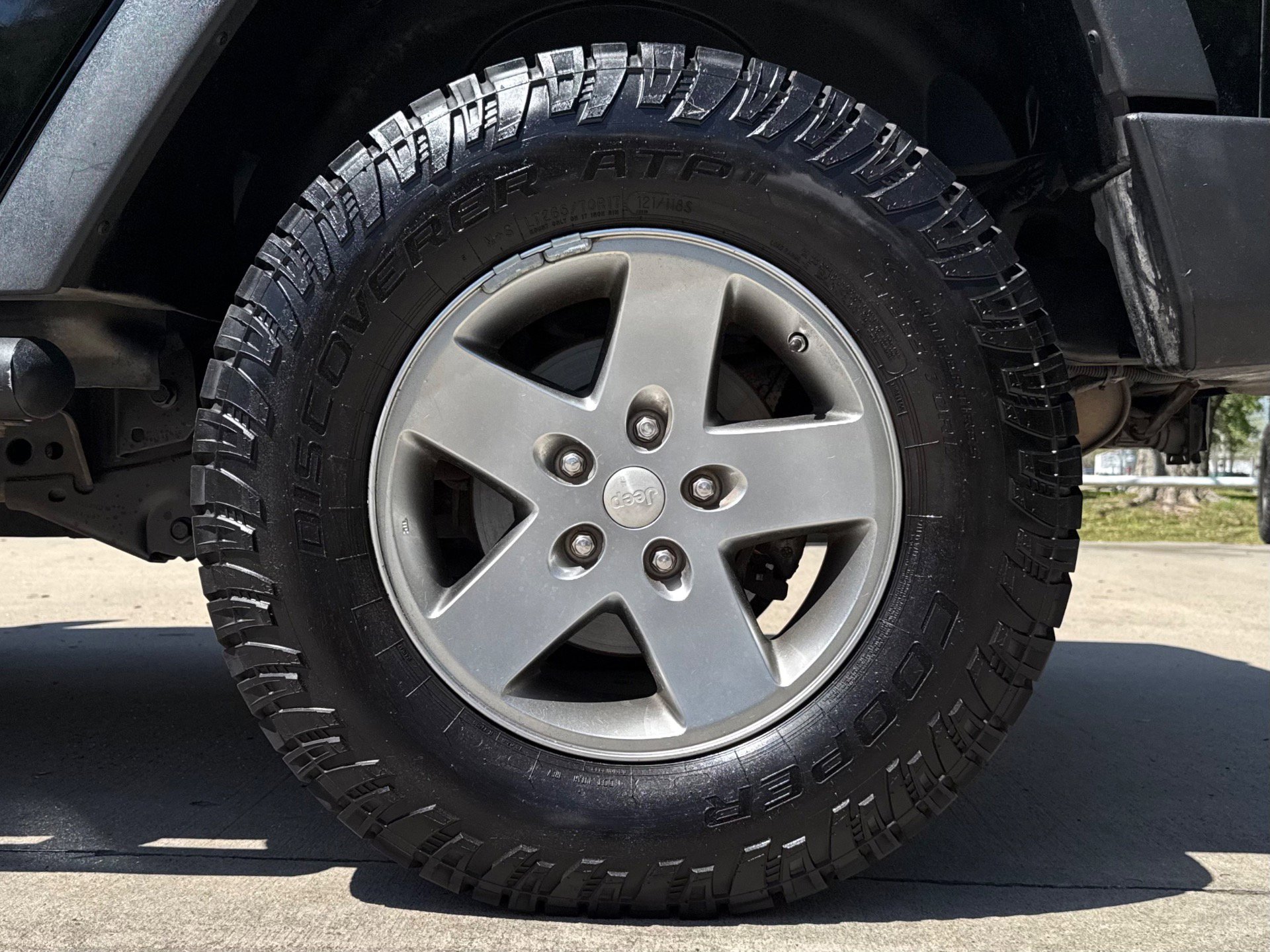 Used 2011 Jeep Wrangler Unlimited Rubicon w/ Connectivity Group image 10