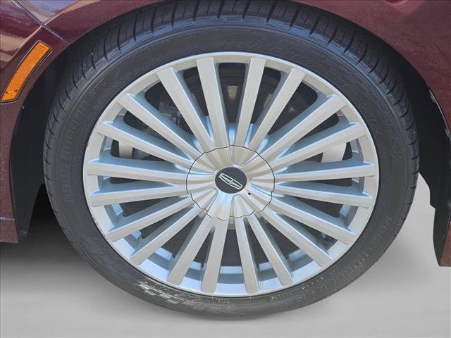 Used 2017 Lincoln MKZ Reserve image 25