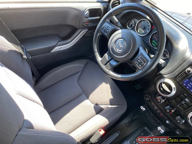 Used 2013 Jeep Wrangler Unlimited Sahara w/ Connectivity Group AWD/4WD image 19