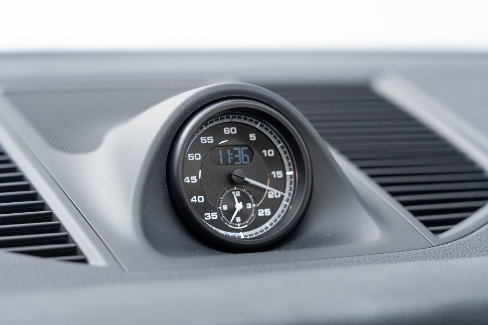 New 2025 Porsche Macan image 24