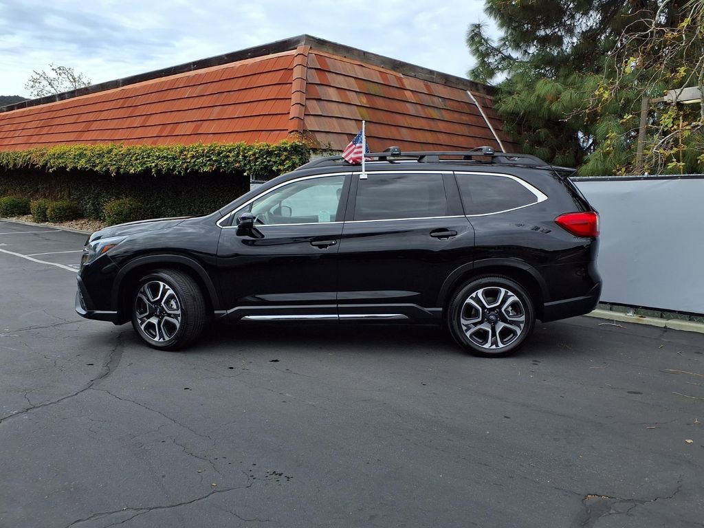 Used 2023 Subaru Ascent Limited image 3