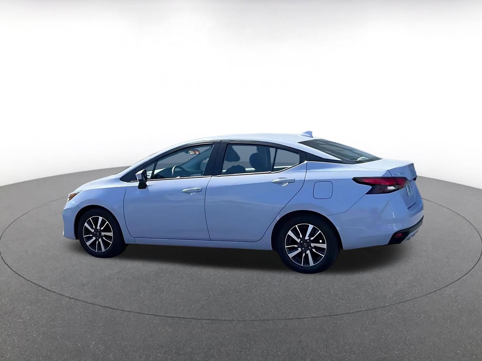 Used 2025 Nissan Versa SV image 9