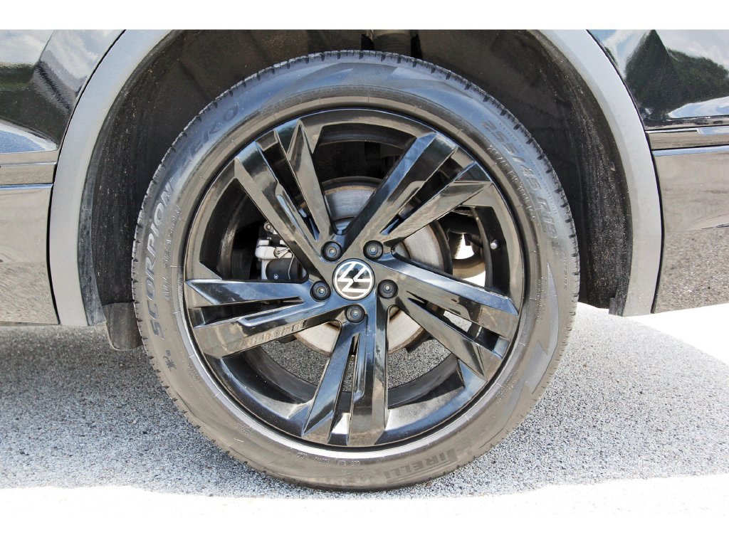 Used 2023 Volkswagen Tiguan SE R-Line FWD image 38