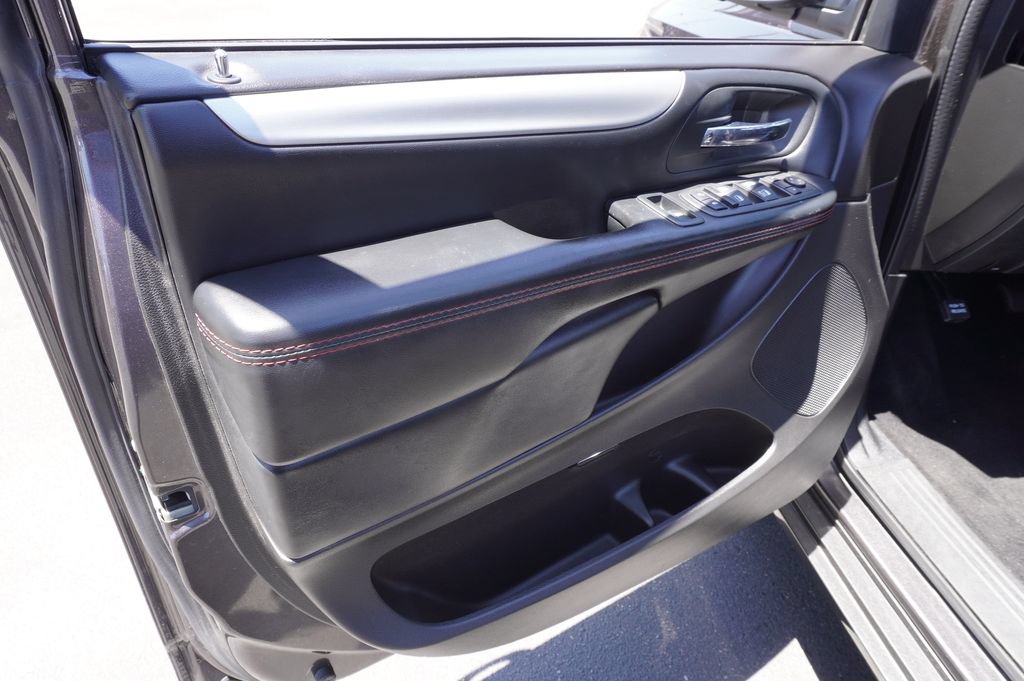 Used 2019 Dodge Grand Caravan GT w/ Safety Sphere Group FWD image 15