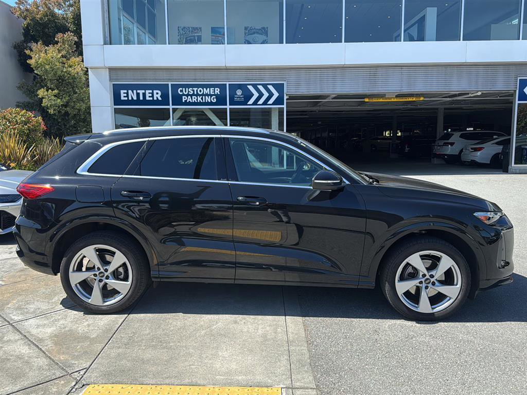 Used 2025 Audi Q5 Premium Plus w/ Premium Plus AWD/4WD image 5