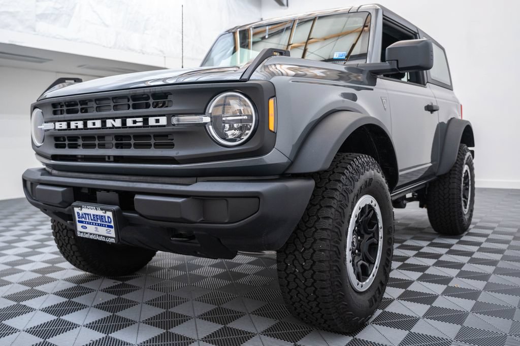 Used 2026 Ford Bronco 2-Door w/ Sasquatch Package AWD/4WD image 3