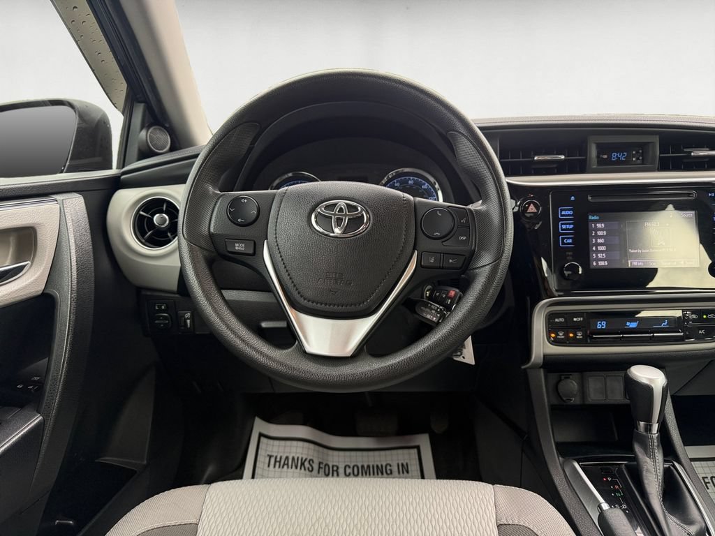 Used 2018 Toyota Corolla LE FWD image 12