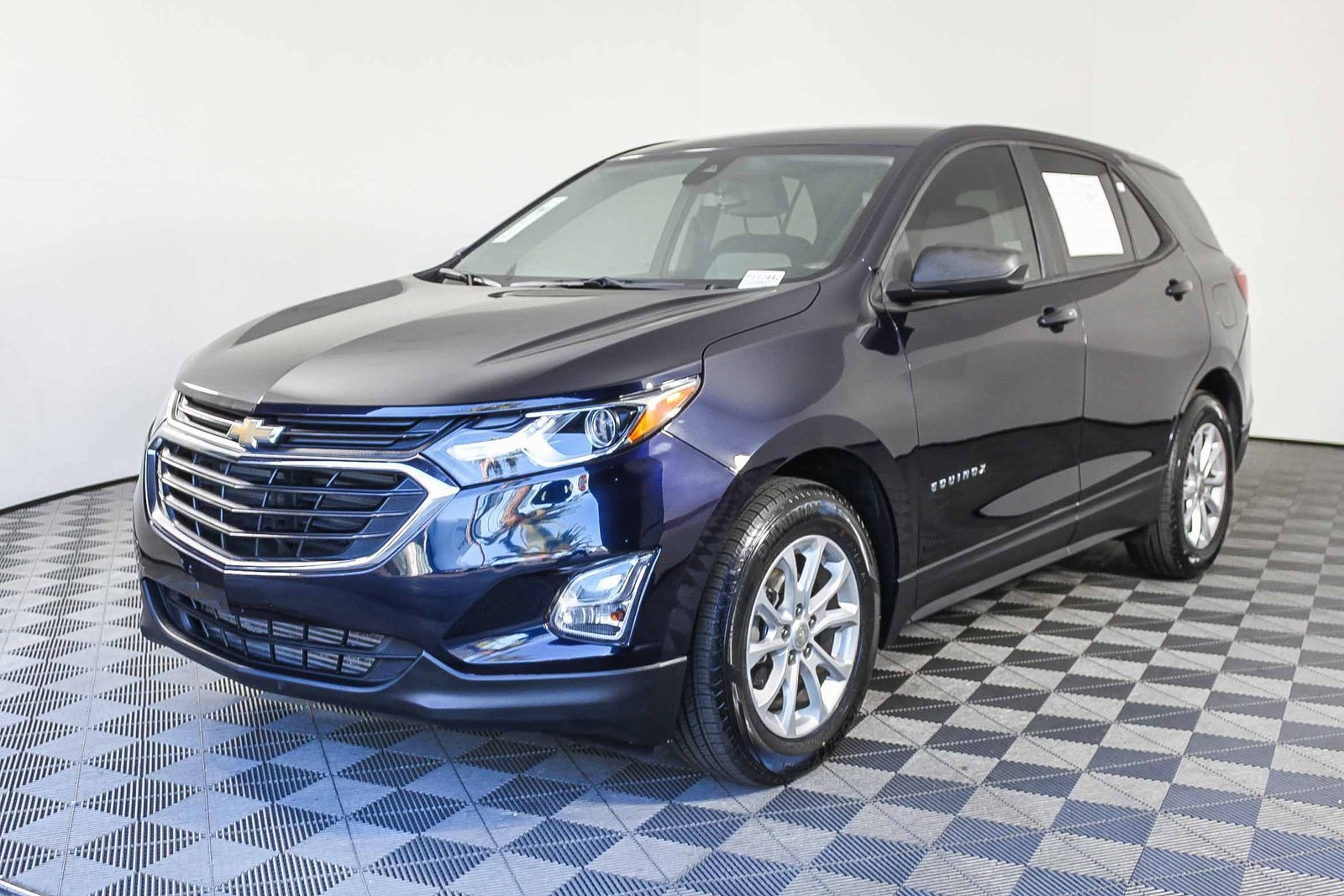Used 2021 Chevrolet Equinox LS image 3