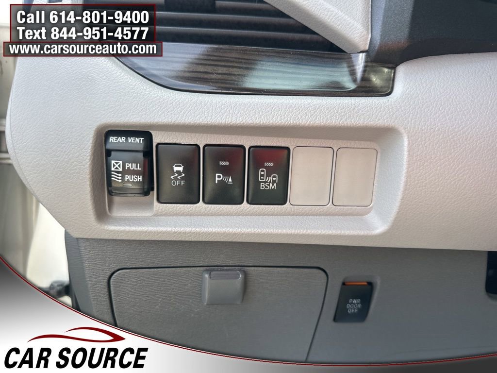 Used 2015 Toyota Sienna XLE w/ XLE Navigation Package image 18