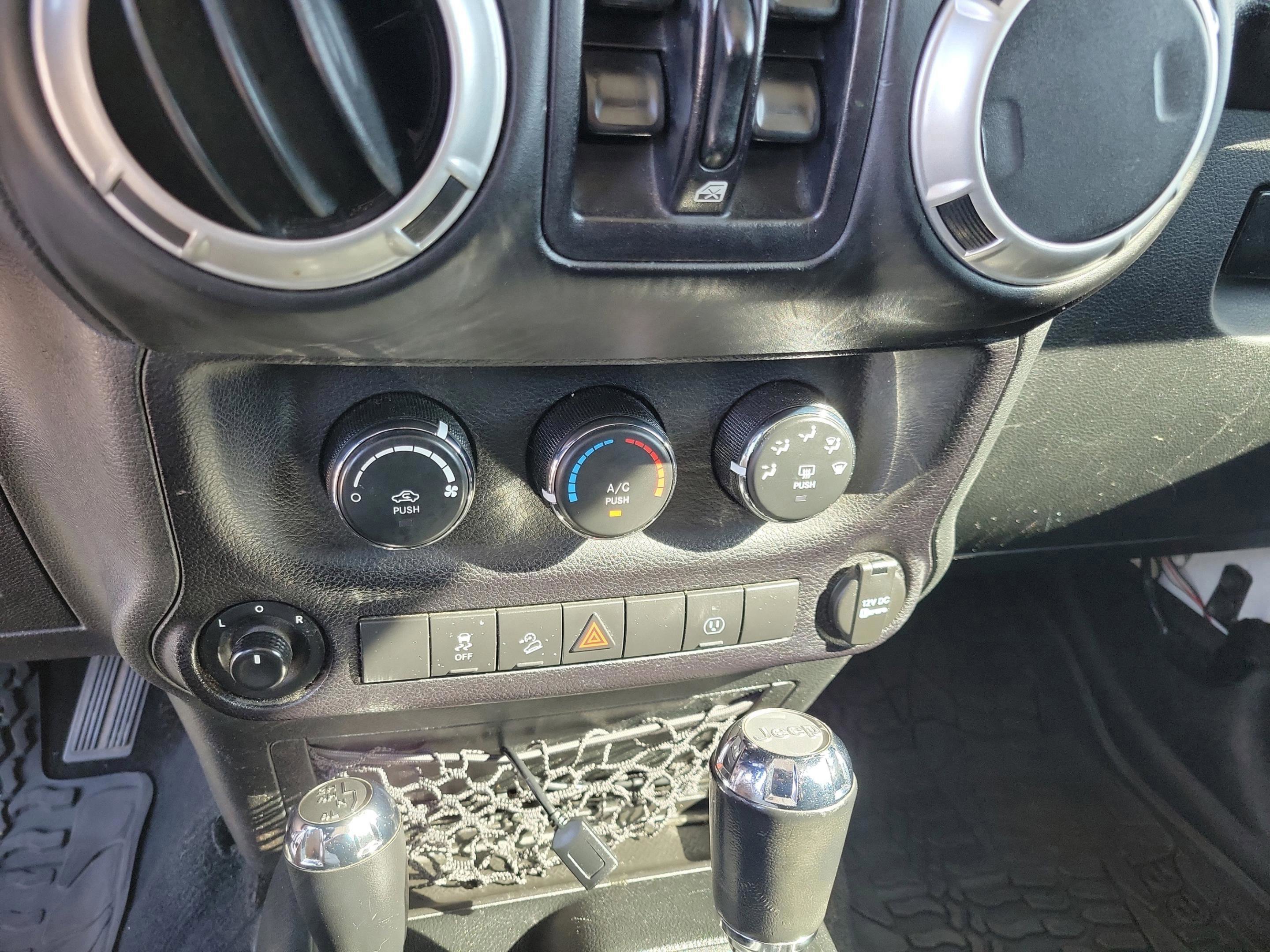 Used 2017 Jeep Wrangler Unlimited Sahara w/ Max Tow Package image 20