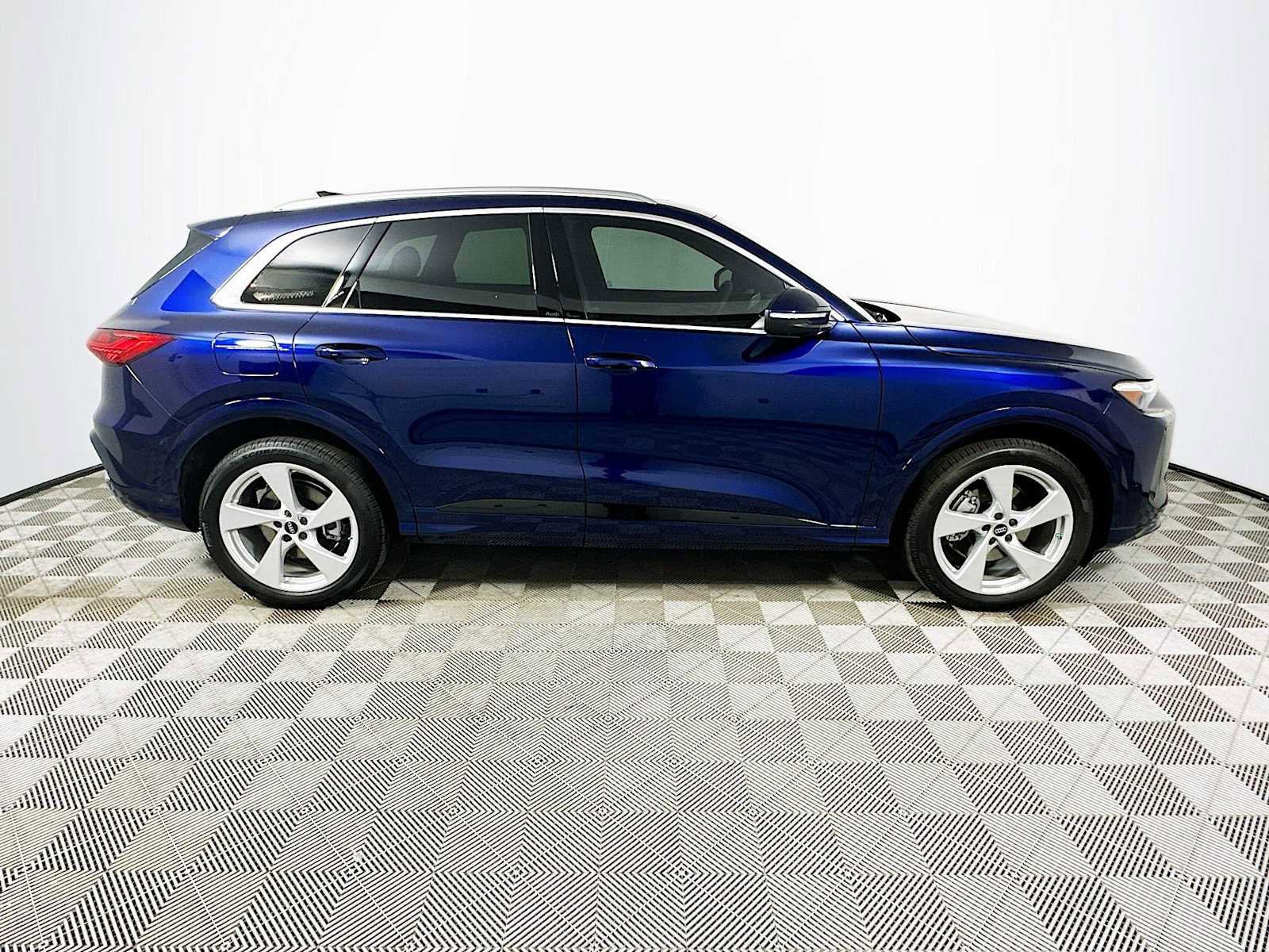 New 2025 Audi Q5 Prestige image 8