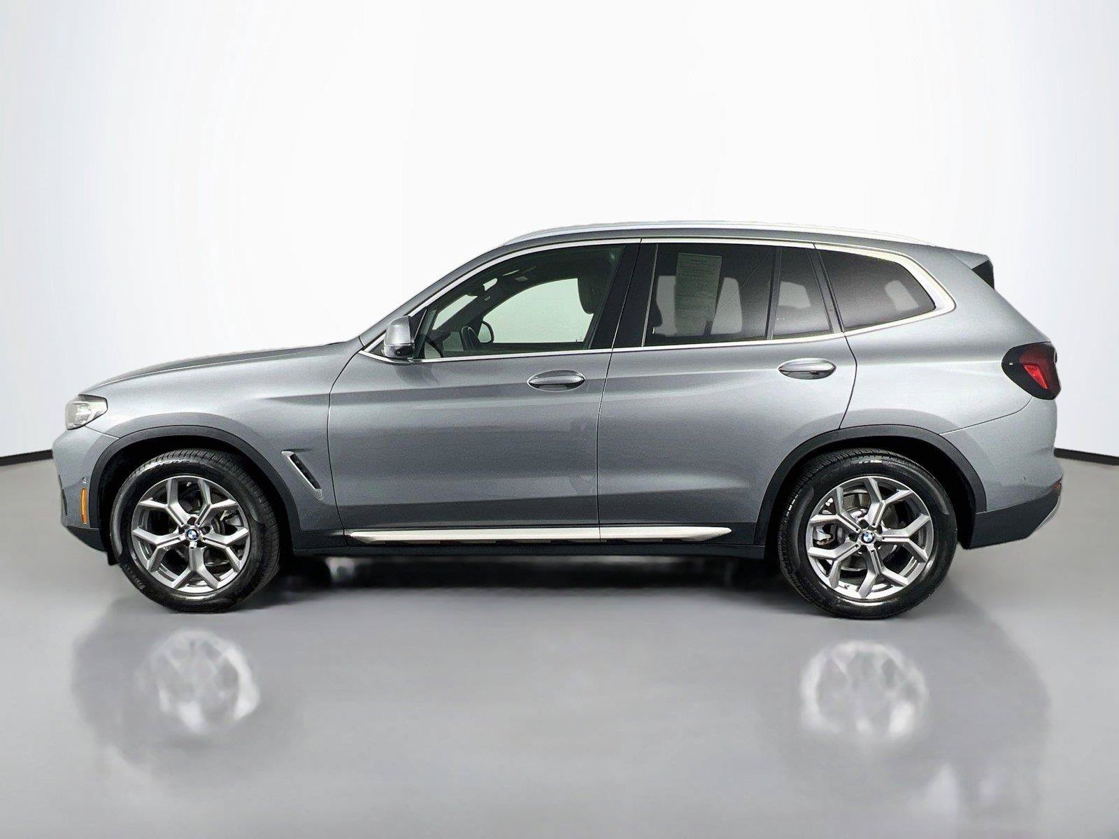 Used 2024 BMW X3 xDrive30i w/ Premium Package AWD/4WD image 3