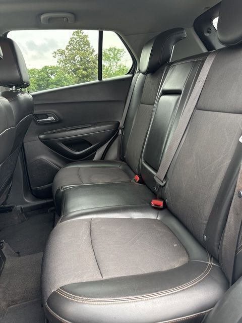 Used 2018 Chevrolet Trax LT w/ LT Convenience Package FWD image 16