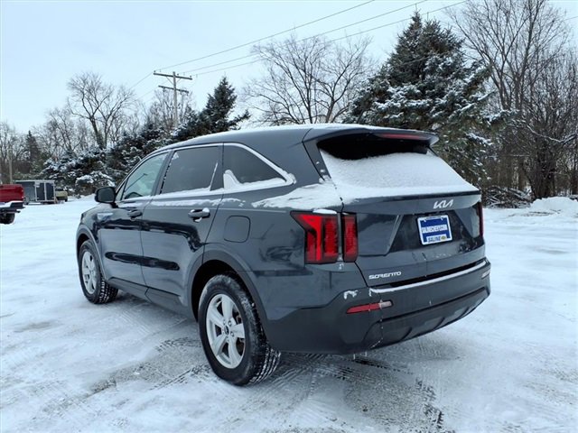 Used 2023 Kia Sorento LX image 5