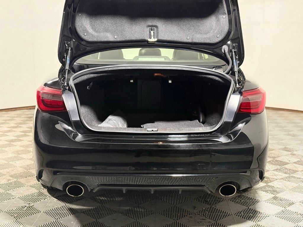Used 2019 INFINITI Q50 Luxe w/ Essential Package (3.0T Luxe) AWD/4WD image 6