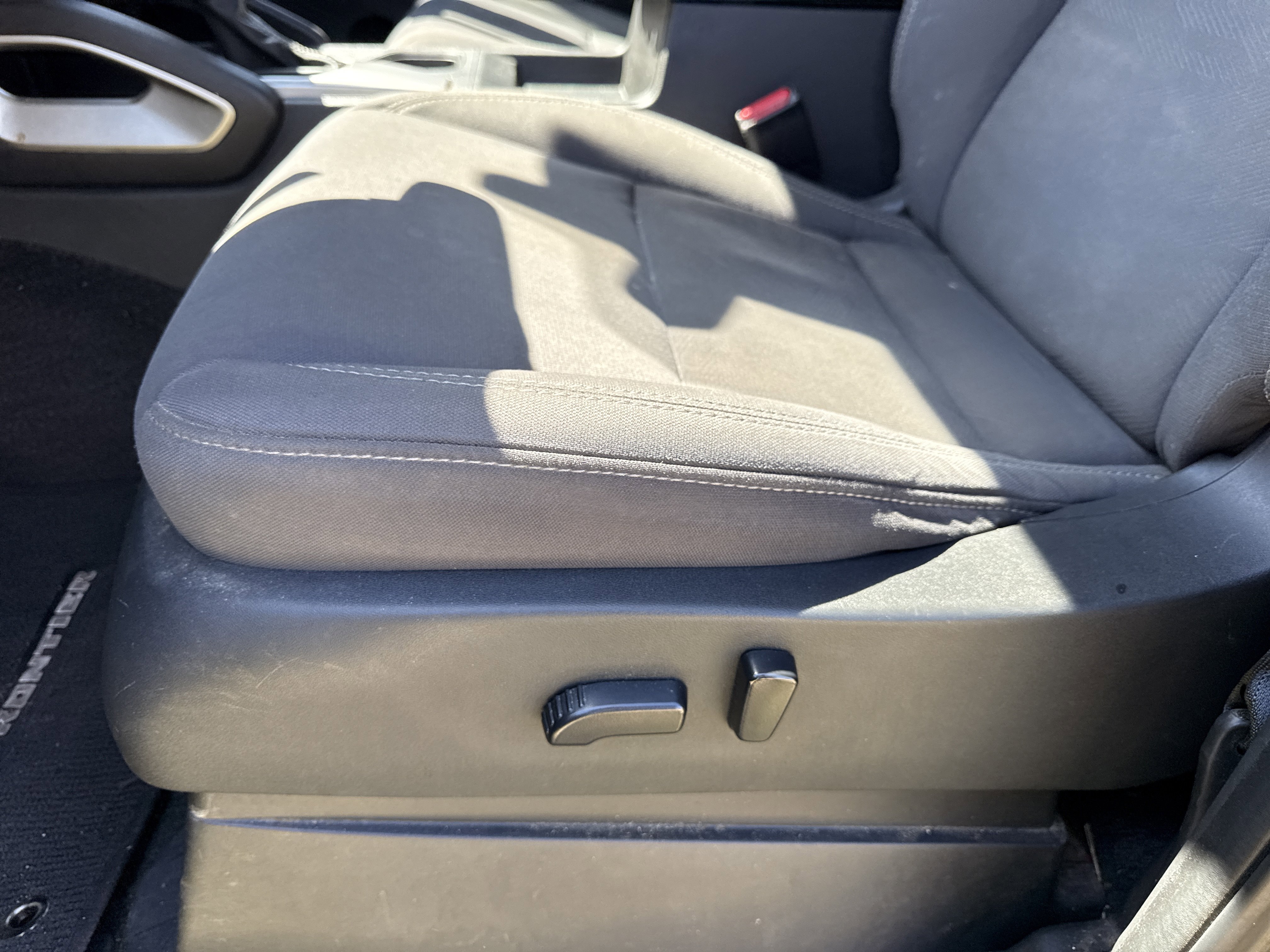 Used 2022 Nissan Frontier SV RWD image 29