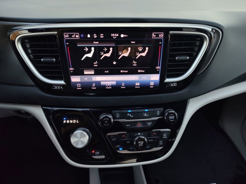 Used 2023 Chrysler Pacifica Touring-L image 4