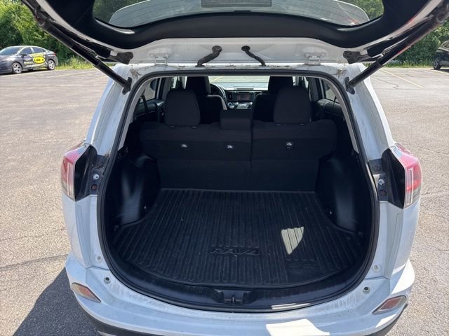 Used 2018 Toyota RAV4 XLE AWD/4WD image 15