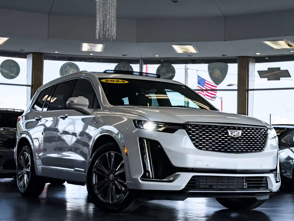 Used 2024 Cadillac XT6 Premium Luxury w/ Technology Package image 1