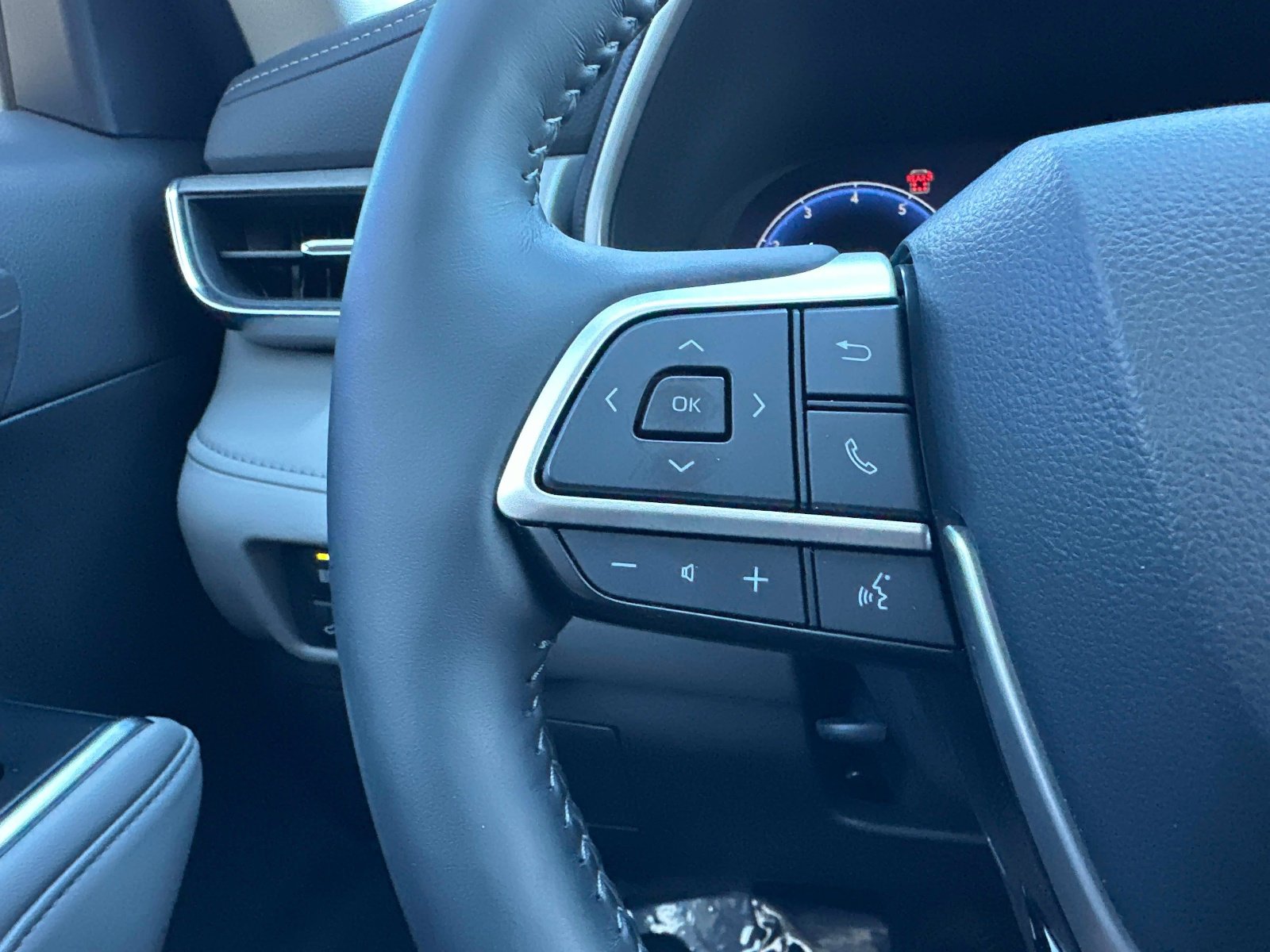 Used 2025 Toyota Highlander Limited image 34