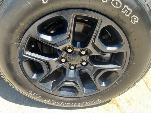 Used 2021 Jeep Cherokee Trailhawk w/ Sun, Sound & Nav Group AWD/4WD image 10