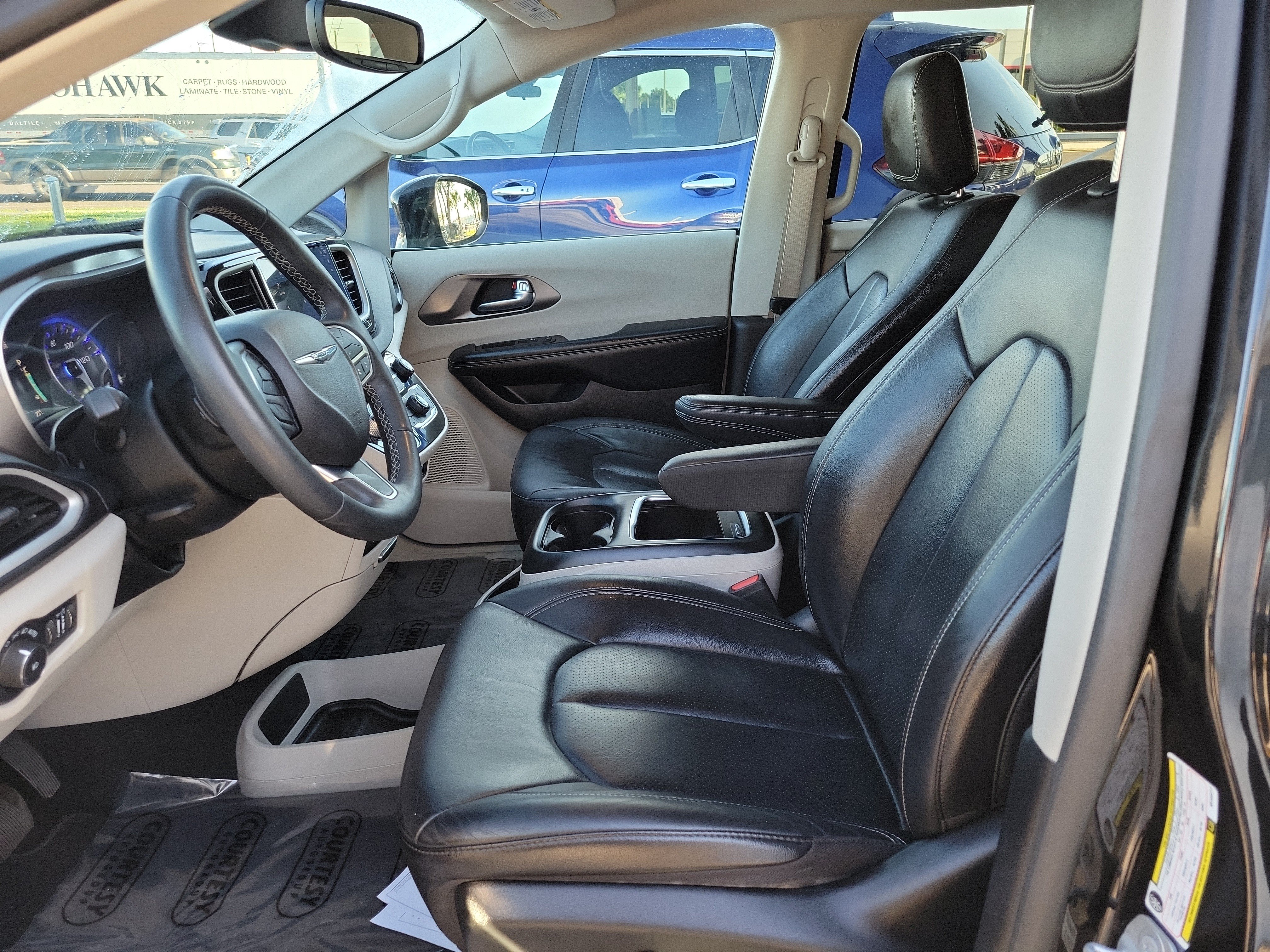 Used 2022 Chrysler Pacifica Touring-L FWD image 19