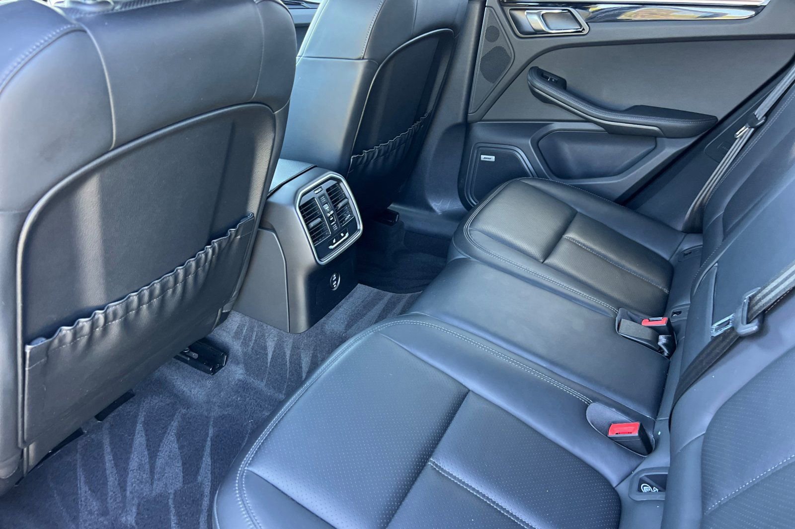 Used 2023 Porsche Macan S AWD/4WD image 4