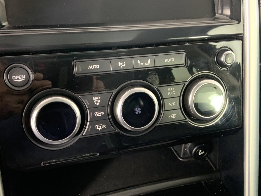 Used 2017 Land Rover Discovery HSE Luxury image 11