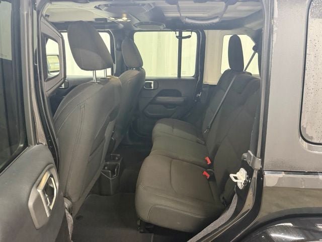 Used 2019 Jeep Wrangler Unlimited Sahara AWD/4WD image 19