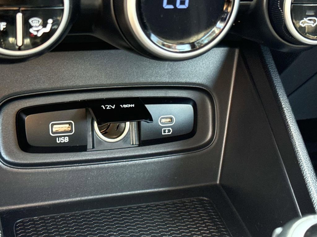 Used 2025 Hyundai Venue SEL image 28