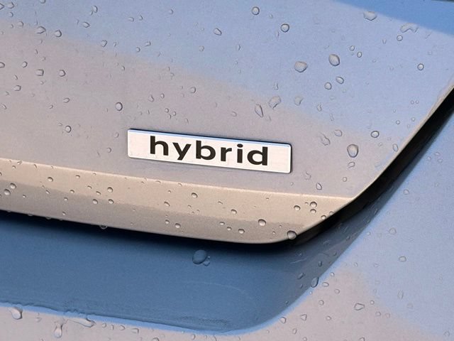 Used 2025 Hyundai Elantra Limited FWD image 8
