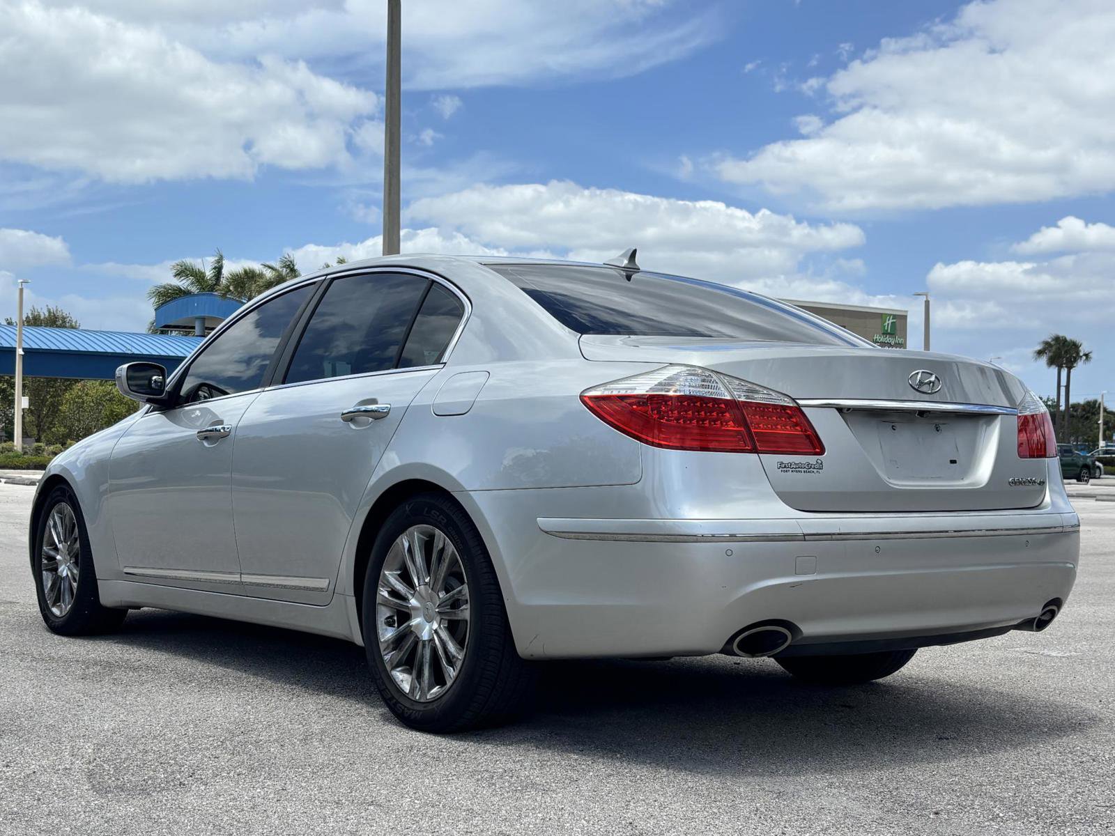 Used 2009 Hyundai Genesis 4.6 w/ Technology Pkg 5 RWD image 6