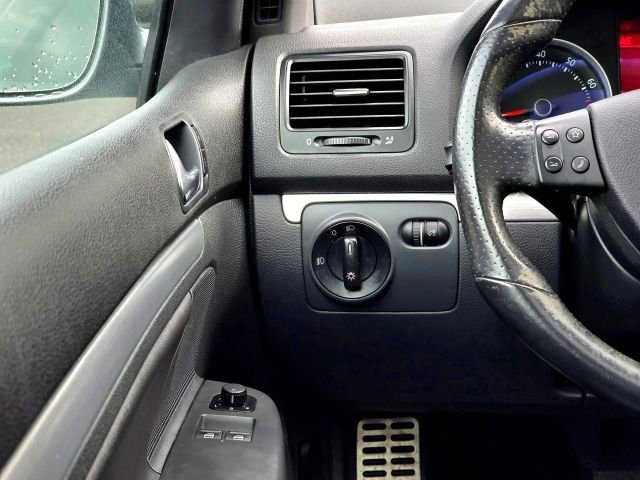 Used 2008 Volkswagen GTI 2-Door image 16